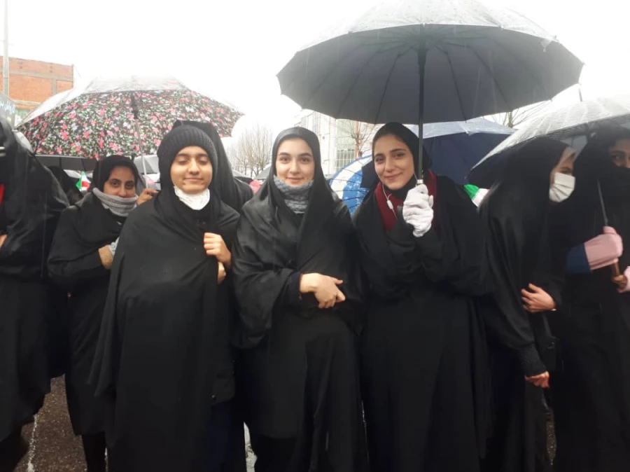 دانشجو معلمان مرکز اموزش عالی حضرت فاطمه (س ) قائم شهر همزمان با سایر هموطنان در راهپیمائی باشکوه 22 بهمن حضور پیدا کرده و با ارمان های مقدس امام خمینی (ره ) و رهبر معظم انقلاب تجدید میثاق نمودند .  2