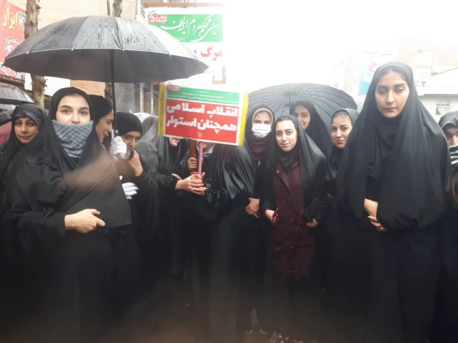 دانشجو معلمان مرکز اموزش عالی حضرت فاطمه (س ) قائم شهر همزمان با سایر هموطنان در راهپیمائی باشکوه 22 بهمن حضور پیدا کرده و با ارمان های مقدس امام خمینی (ره ) و رهبر معظم انقلاب تجدید میثاق نمودند .  2