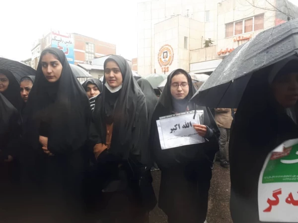 دانشجو معلمان مرکز اموزش عالی حضرت فاطمه (س ) قائم شهر همزمان با سایر هموطنان در راهپیمائی باشکوه 22 بهمن حضور پیدا کرده و با ارمان های مقدس امام خمینی (ره ) و رهبر معظم انقلاب تجدید میثاق نمودند .  2