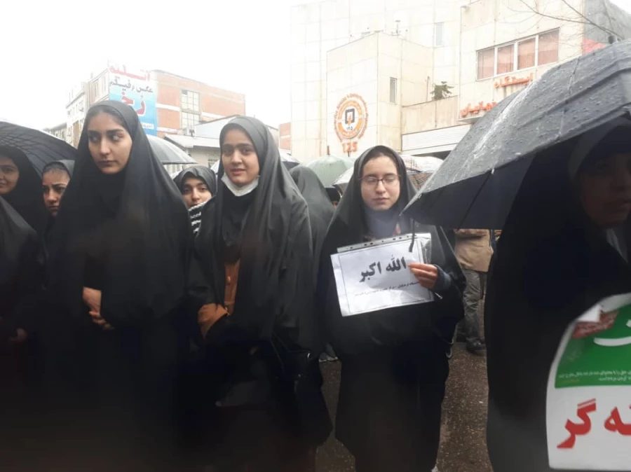 دانشجو معلمان مرکز اموزش عالی حضرت فاطمه (س ) قائم شهر همزمان با سایر هموطنان در راهپیمائی باشکوه 22 بهمن حضور پیدا کرده و با ارمان های مقدس امام خمینی (ره ) و رهبر معظم انقلاب تجدید میثاق نمودند .  2