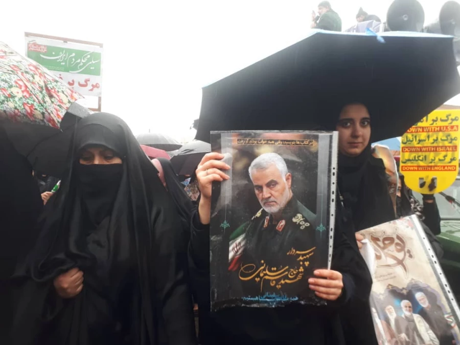 دانشجو معلمان مرکز اموزش عالی حضرت فاطمه (س ) قائم شهر همزمان با سایر هموطنان در راهپیمائی باشکوه 22 بهمن حضور پیدا کرده و با ارمان های مقدس امام خمینی (ره ) و رهبر معظم انقلاب تجدید میثاق نمودند .  2