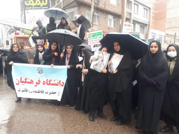 دانشجو معلمان مرکز اموزش عالی حضرت فاطمه (س ) قائم شهر همزمان با سایر هموطنان در راهپیمائی باشکوه 22 بهمن حضور پیدا کرده و با ارمان های مقدس امام خمینی (ره ) و رهبر معظم انقلاب تجدید میثاق نمودند .  2