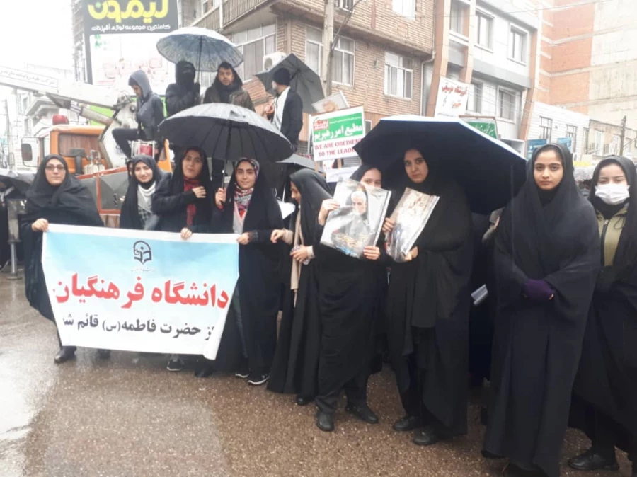 دانشجو معلمان مرکز اموزش عالی حضرت فاطمه (س ) قائم شهر همزمان با سایر هموطنان در راهپیمائی باشکوه 22 بهمن حضور پیدا کرده و با ارمان های مقدس امام خمینی (ره ) و رهبر معظم انقلاب تجدید میثاق نمودند .  2