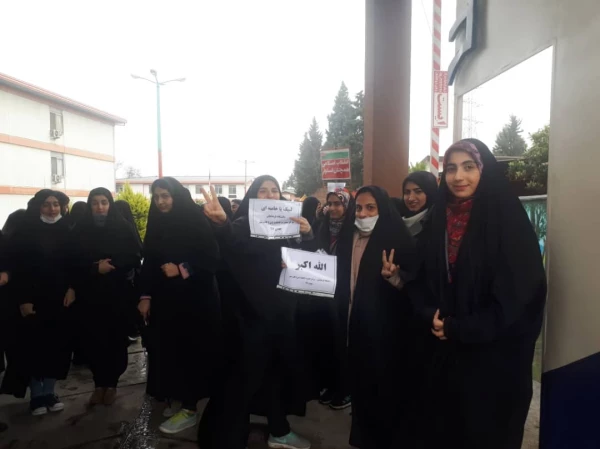 دانشجو معلمان مرکز اموزش عالی حضرت فاطمه (س ) قائم شهر همزمان با سایر هموطنان در راهپیمائی باشکوه 22 بهمن حضور پیدا کرده و با ارمان های مقدس امام خمینی (ره ) و رهبر معظم انقلاب تجدید میثاق نمودند .  2