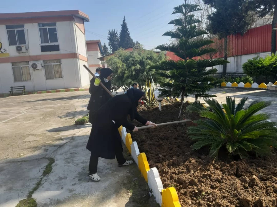 آماده سازی فضای سبز مرکز در آستانه فرا رسیدن بهار 5